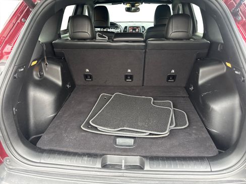 Used 2021 Jeep Cherokee Latitude Lux 80th Anniv w/ Quick Order Package 26U 80TH image 11