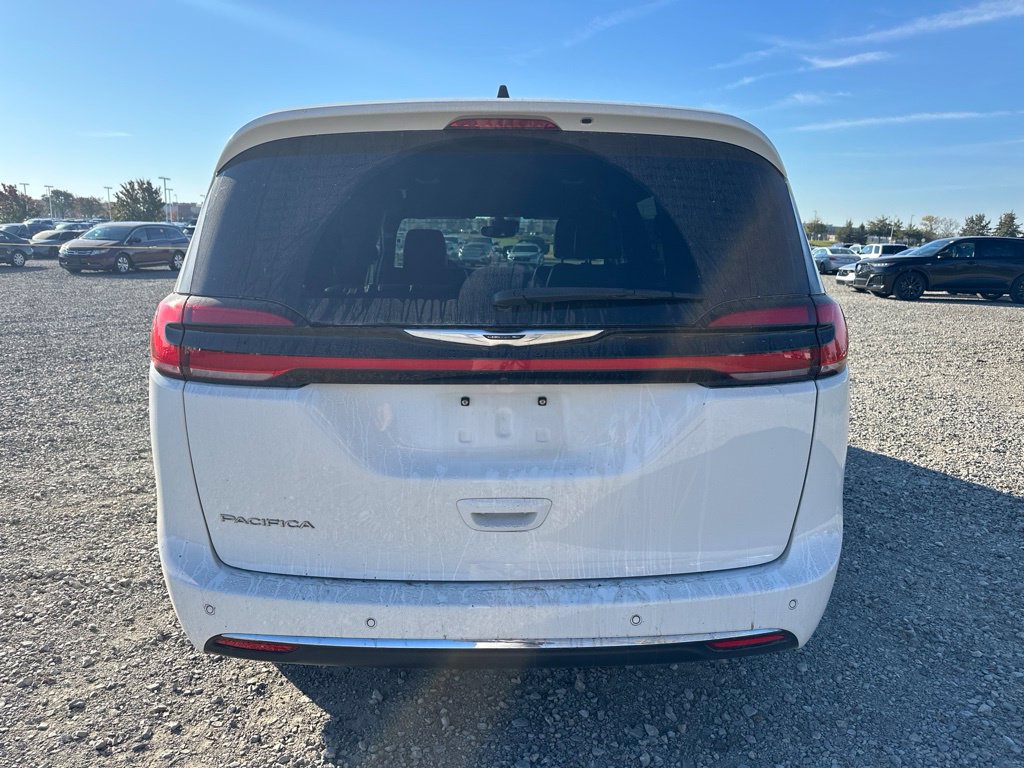 Used 2025 Chrysler Pacifica Select FWD image 7