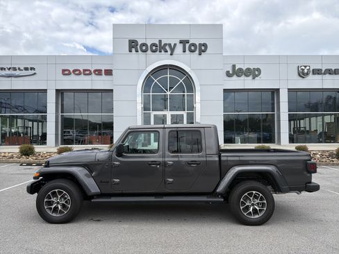 Used 2025 Jeep Gladiator Sport AWD/4WD image 1
