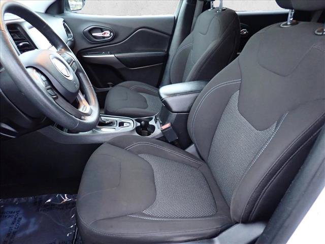 Used 2019 Jeep Cherokee Latitude w/ Popular Appearance Group AWD/4WD image 11