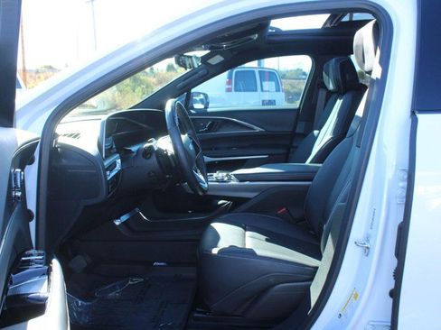 Used 2024 Cadillac Lyriq Sport image 8