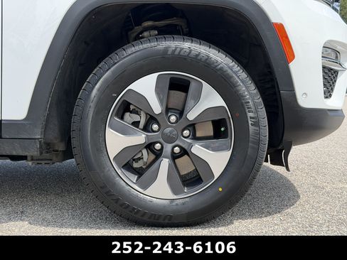 Used 2022 Jeep Grand Cherokee Limited 4xe w/ Luxury Tech Group II AWD/4WD image 50