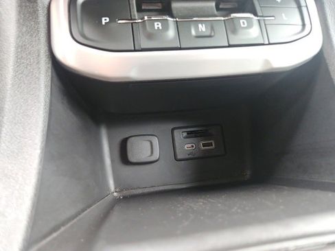 Certified 2023 GMC Acadia SLT image 25