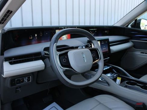 Used 2024 Lincoln Nautilus Premier AWD/4WD image 2
