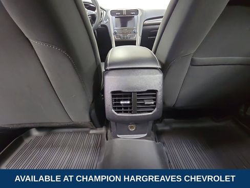 Used 2020 Ford Fusion SE image 29