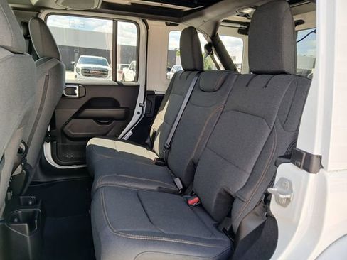 New 2025 Jeep Wrangler Unlimited Sahara w/ Technology Group AWD/4WD image 13