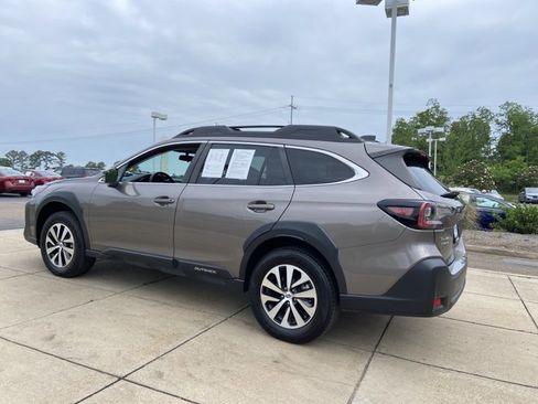 Used 2024 Subaru Outback Premium image 8