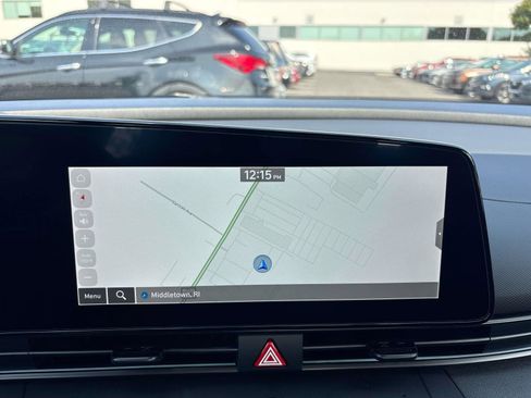 Used 2025 Hyundai Elantra SEL image 16