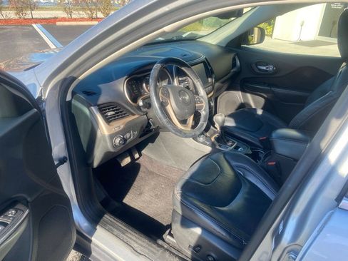 Used 2015 Jeep Cherokee Latitude w/ Comfort/Convenience Group image 9