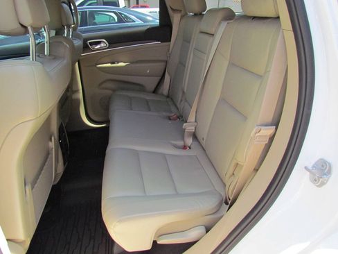Used 2018 Jeep Grand Cherokee Limited RWD image 12