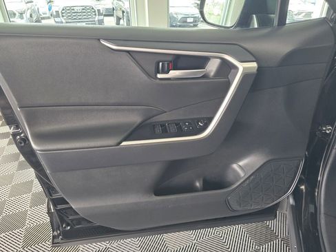 Used 2025 Toyota RAV4 XLE AWD/4WD image 19