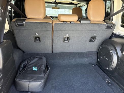 Used 2023 Jeep Wrangler Unlimited Sahara image 24