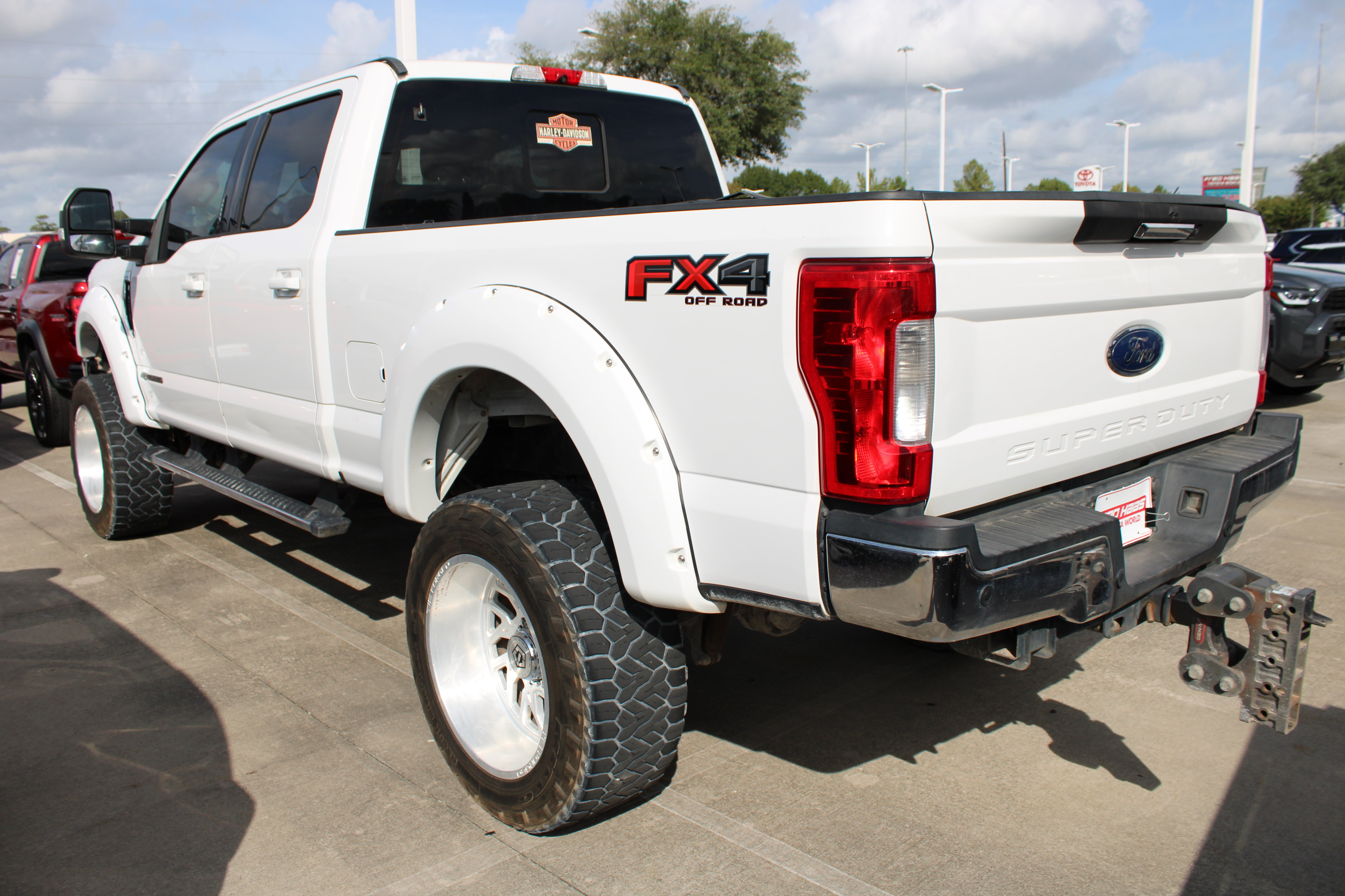 Used 2017 Ford F250 Lariat w/ FX4 Off-Road Package AWD/4WD image 7