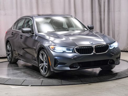 Used 2022 BMW 330e w/ Driving Assistance Package RWD image 5