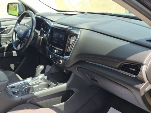 Used 2020 Chevrolet Traverse LT FWD image 30