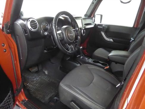 Used 2014 Jeep Wrangler Unlimited Sahara AWD/4WD image 16