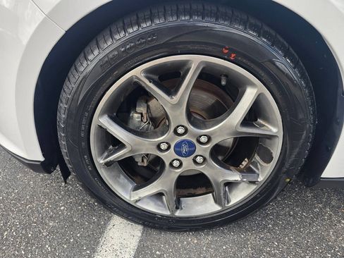 Used 2014 Ford Focus SE w/ Equipment Group 201A FWD image 10