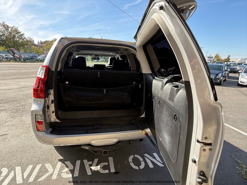 Used 2010 Lexus GX 460 w/ Convenience Pkg AWD/4WD image 18