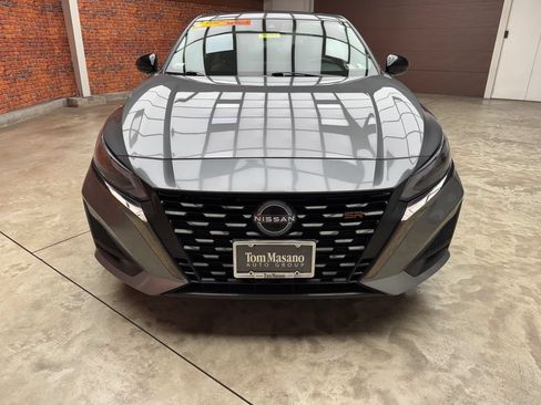 Used 2024 Nissan Altima 2.5 SR w/ SR Premium Package FWD image 7