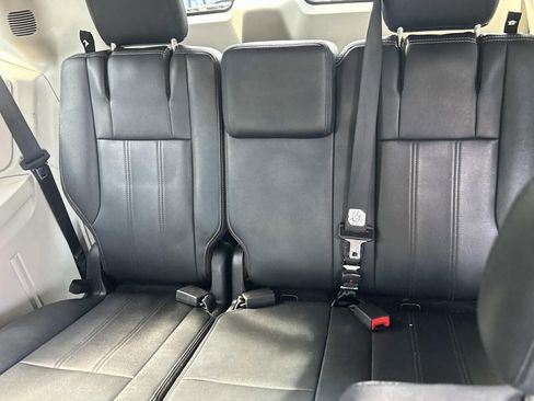 Used 2015 Chrysler Town & Country Touring w/ Driver Convenience Group image 13