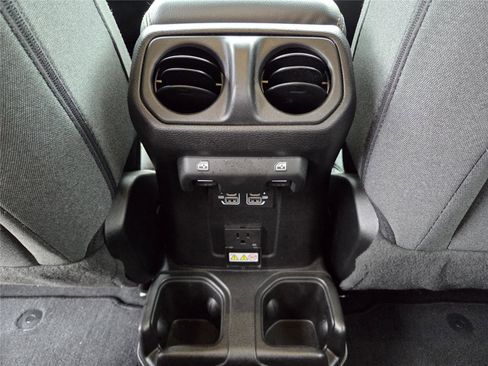 Certified 2026 Jeep Wrangler Unlimited Sahara AWD/4WD image 20