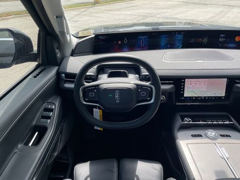 New 2025 Lincoln Navigator Reserve image 18