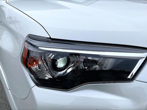 Used 2022 Toyota 4Runner Limited AWD/4WD image 40