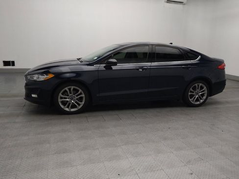 Used 2020 Ford Fusion SE w/ Equipment Group 151A FWD image 2