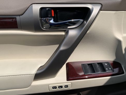 Used 2019 Lexus GX 460 Luxury AWD/4WD image 15