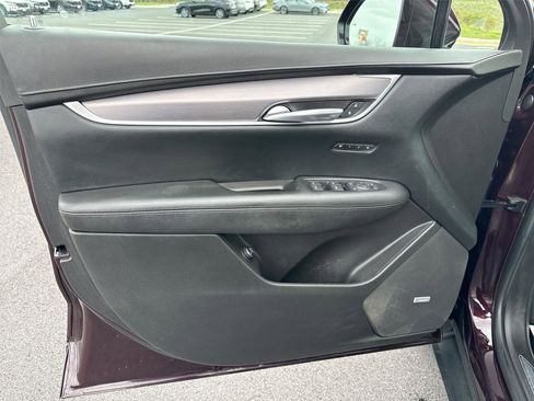 Used 2017 Cadillac XT5 Luxury w/ Driver Awareness Package AWD/4WD image 11