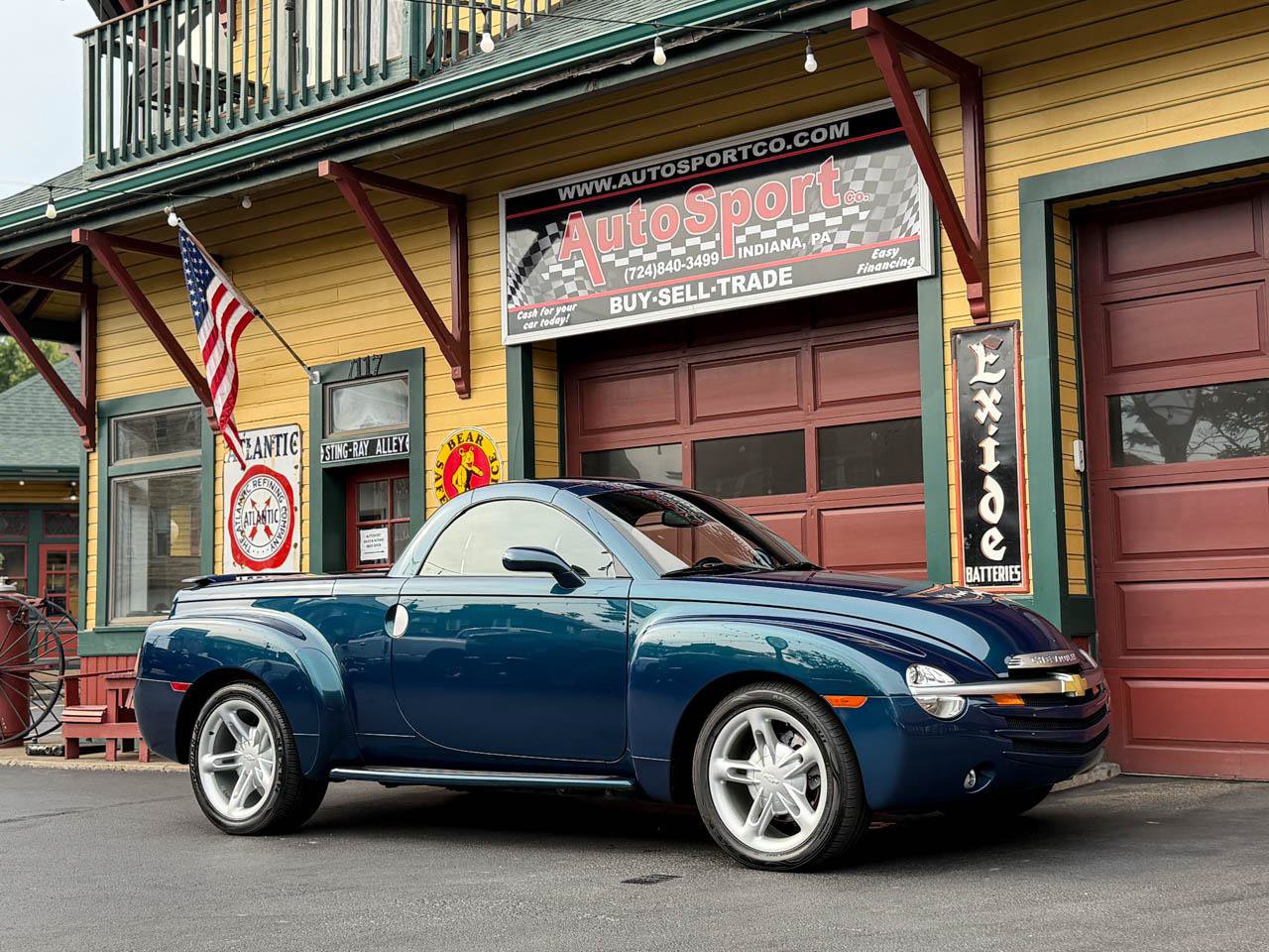 Used 2005 Chevrolet SSR w/ Preferred Equipment Group RWD image 4