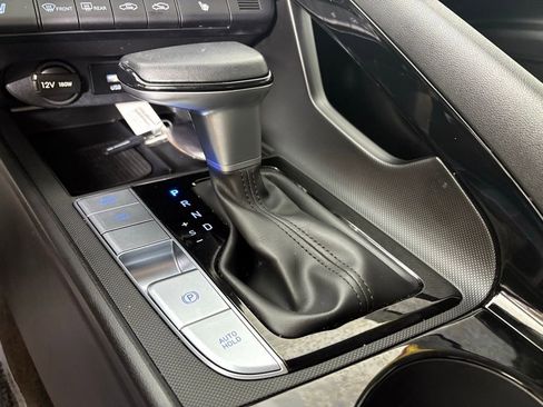 Used 2025 Hyundai Elantra Limited image 32