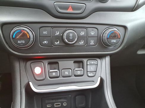 Used 2019 GMC Terrain SLT w/ Preferred Package image 21