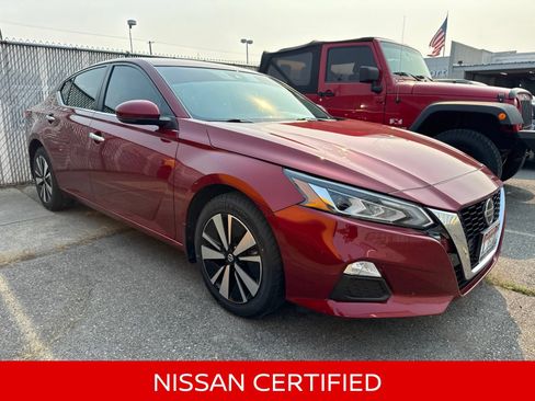 Certified 2022 Nissan Altima 2.5 SV w/ SV Premium Package AWD/4WD image 4