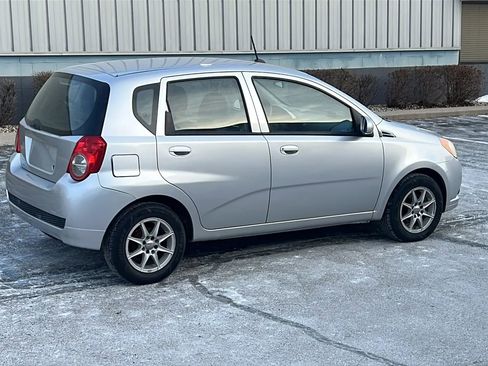 Used 2009 Chevrolet Aveo5 LT w/ Power and Convenience Package FWD image 3