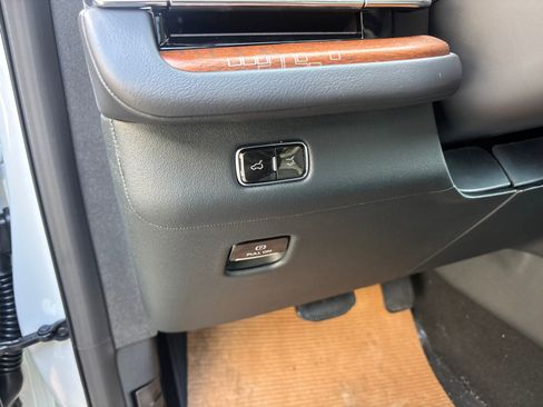 New 2026 Lincoln Navigator L Black Label image 13