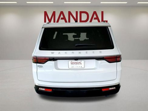 Used 2025 Jeep Wagoneer Series II w/ 8-Passenger Seating Package AWD/4WD image 8