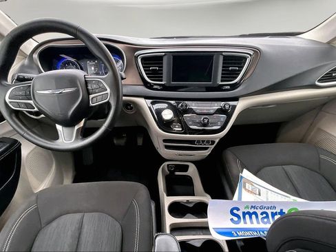 Used 2021 Chrysler Voyager LX image 7