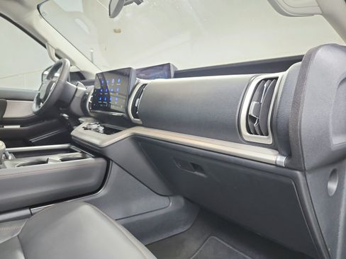 Used 2025 Ford Expedition Active AWD/4WD image 46