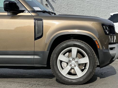 Used 2021 Land Rover Defender 90 First Edition image 36