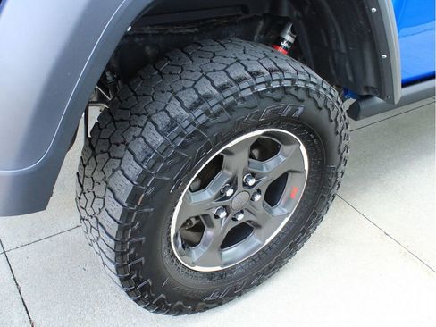 Certified 2021 Jeep Gladiator Rubicon w/ Cold Weather Group AWD/4WD image 38