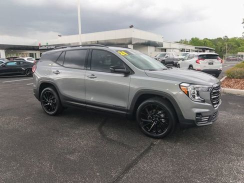 Used 2024 GMC Terrain SLT w/ Infotainment Package II AWD/4WD image 12