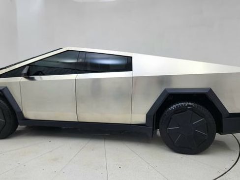 Used 2024 Tesla Cybertruck AWD Crew Cab image 4