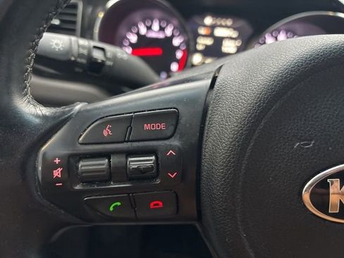 Used 2016 Kia Sedona SX image 18