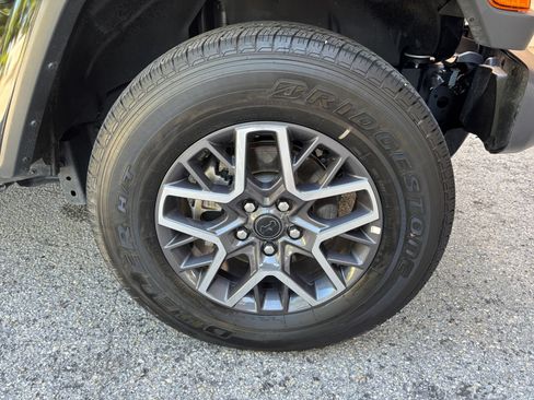 Used 2025 Jeep Wrangler Unlimited Sahara AWD/4WD image 30