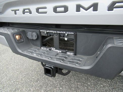 Used 2019 Toyota Tacoma TRD Sport RWD image 26