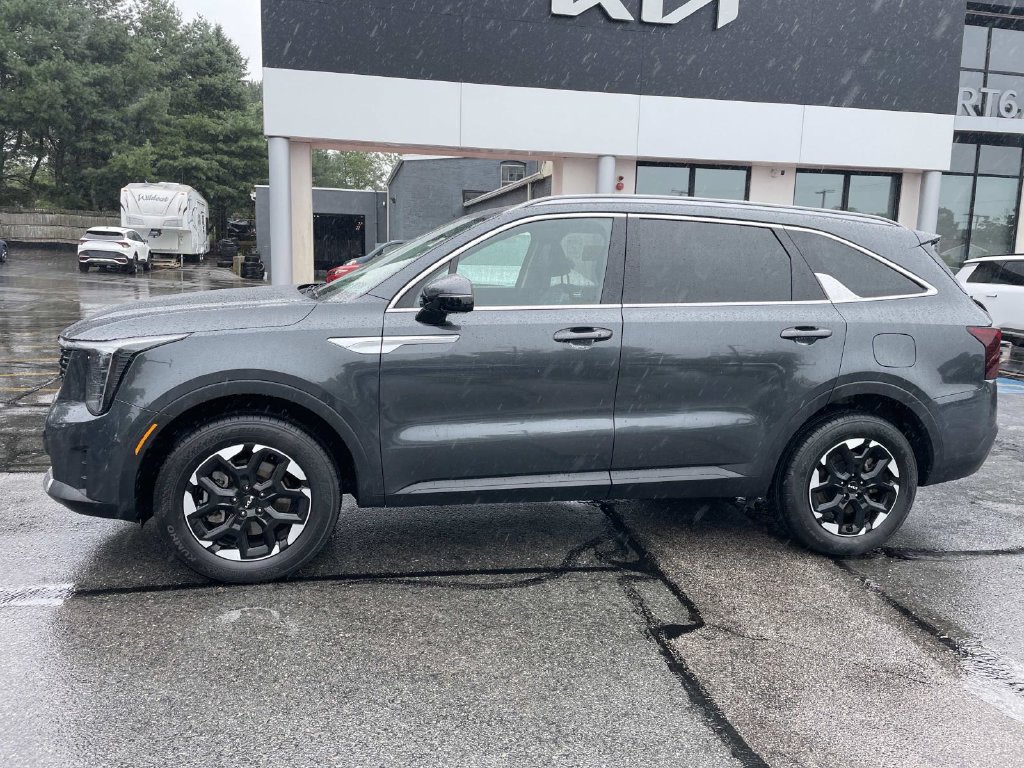 Used 2025 Kia Sorento S w/ Panoramic Sunroof Package AWD/4WD image 2