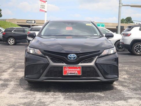 Used 2023 Toyota Camry SE FWD image 3