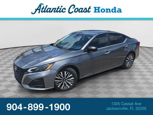 Used 2024 Nissan Altima 2.5 SV FWD image 1