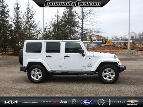 Used 2013 Jeep Wrangler Unlimited Sahara w/ Connectivity Group image 8